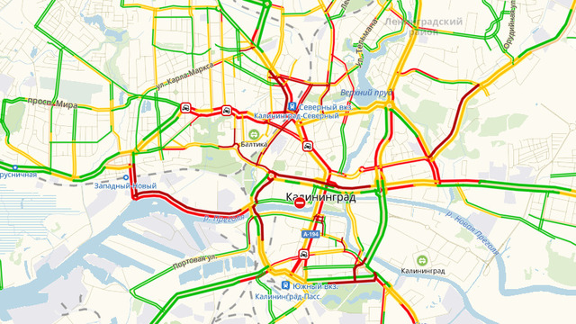 Час пик и пять ДТП: Калининград в пятницу встал в девятибалльных пробках