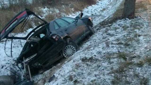 Под Правдинском водитель Renault слетел в кювет, бросил опрокинутую машину и скрылся 