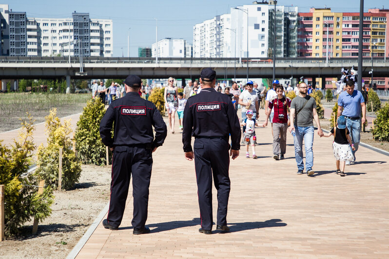 &lt;div style=&quot;text-align: justify;&quot;&gt;
	В Калининграде торжественно открыли новый стадион матчем &amp;quot;Балтика&amp;quot; &amp;mdash; &amp;quot;Тюмень&amp;quot;.&amp;nbsp;Следующая игра на новом стадионе Калининград состоится уже в рамках чемпионата мира. Новую спортивную арену в субботу, 12 мая, посетили 31 225 человек. О том, как открывали новый стадион, в фоторепортаже Александра Подгорчука.&amp;nbsp;&amp;nbsp;&lt;/div&gt;
