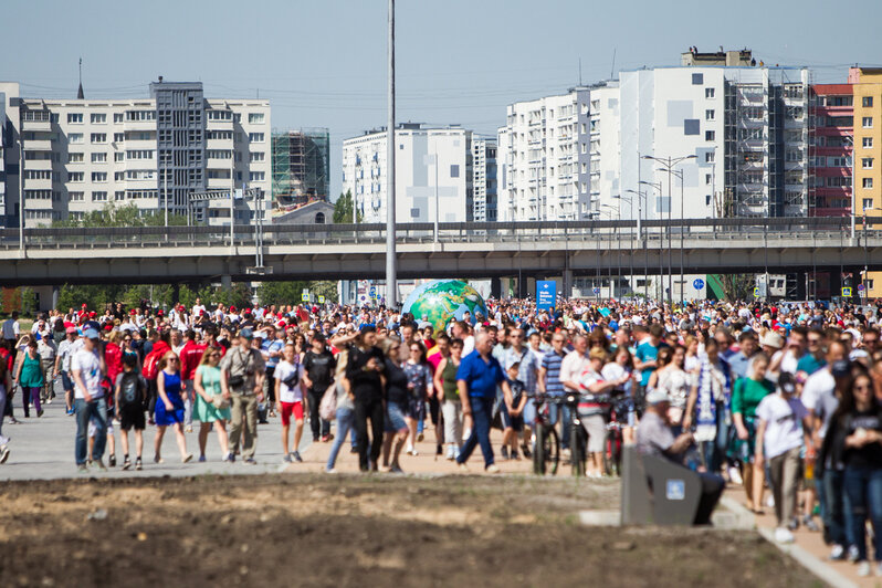 &lt;div style=&quot;text-align: justify;&quot;&gt;
	В Калининграде торжественно открыли новый стадион матчем &amp;quot;Балтика&amp;quot; &amp;mdash; &amp;quot;Тюмень&amp;quot;.&amp;nbsp;Следующая игра на новом стадионе Калининград состоится уже в рамках чемпионата мира. Новую спортивную арену в субботу, 12 мая, посетили 31 225 человек. О том, как открывали новый стадион, в фоторепортаже Александра Подгорчука.&amp;nbsp;&amp;nbsp;&lt;/div&gt;
