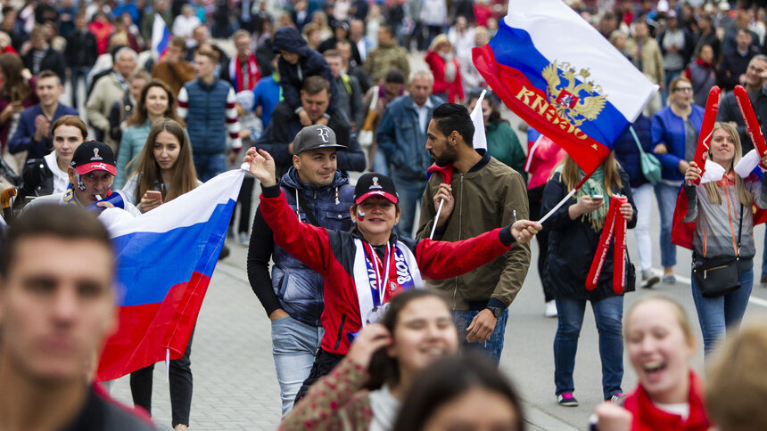 Как в Калининграде празднуют победу России над сборной Испании (фоторепортаж) - Новости Калининграда | Александр Подгорчук / &quot;Клопс&quot;