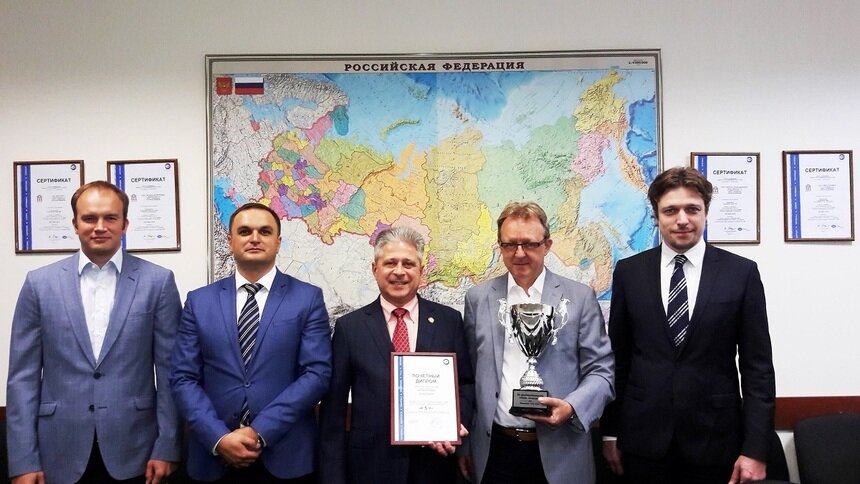 Крупнейший международный сертификационный орган TÜV SÜD наградил &quot;АВТОТОР&quot; почётным дипломом и памятным кубком &quot;За приверженность идеям качества&quot;  | Пресс-служба &quot;АВТОТОР&quot;