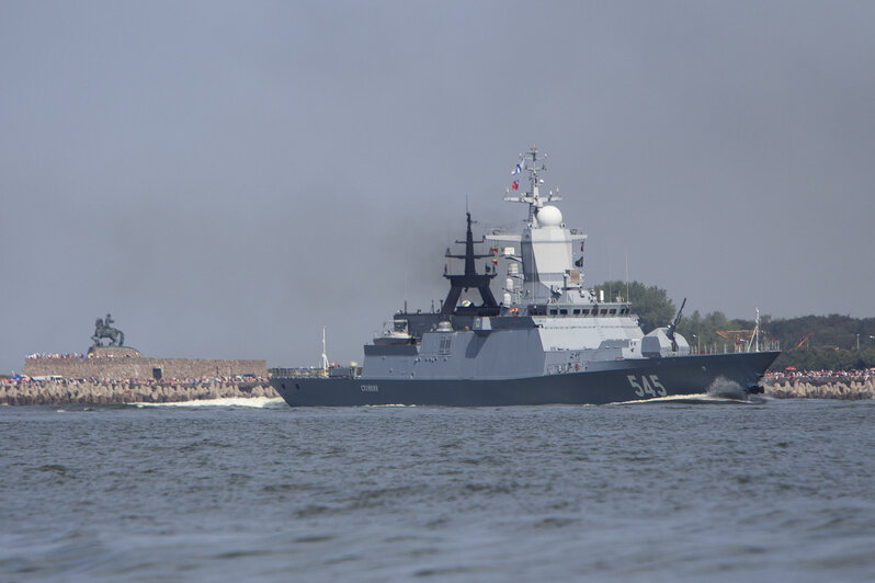 В Балтийске прошёл военно-морской парад в честь Дня ВМФ (фоторепортаж) - Новости Калининграда | Фото: Александр Подгорчук