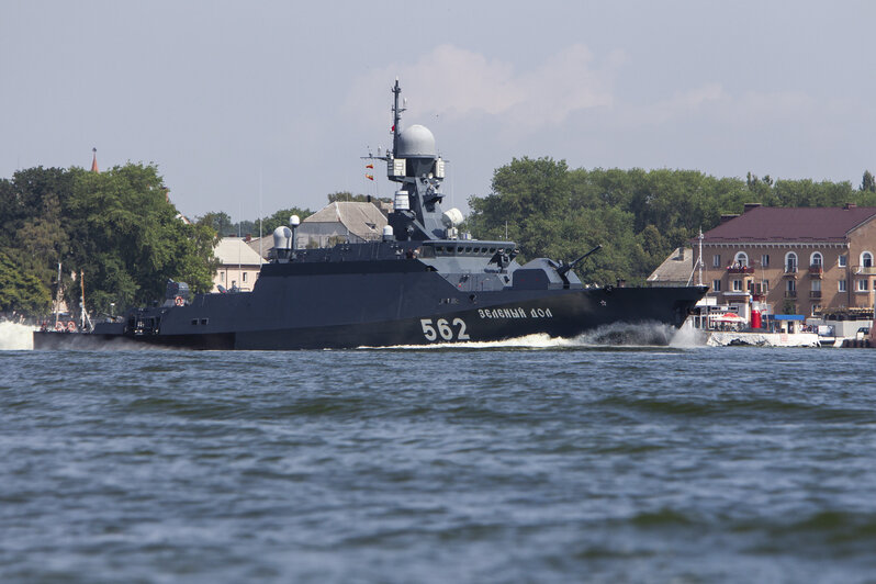 В Балтийске прошёл военно-морской парад в честь Дня ВМФ (фоторепортаж) - Новости Калининграда | Фото: Александр Подгорчук