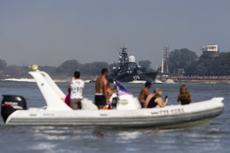 В Балтийске прошёл военно-морской парад в честь Дня ВМФ (фоторепортаж) - Новости Калининграда | Фото: Александр Подгорчук