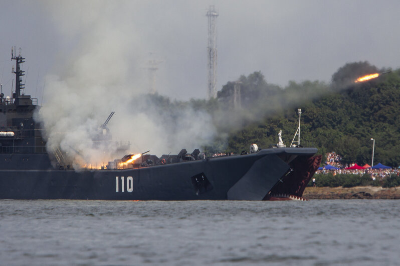 В Балтийске прошёл военно-морской парад в честь Дня ВМФ (фоторепортаж) - Новости Калининграда | Фото: Александр Подгорчук