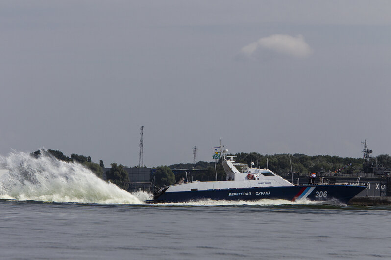 В Балтийске прошёл военно-морской парад в честь Дня ВМФ (фоторепортаж) - Новости Калининграда | Фото: Александр Подгорчук