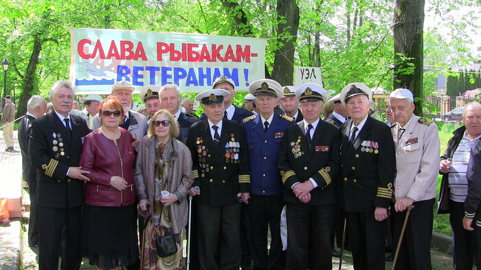 Каждый год 2 мая ветераны-рыбаки собираются в сквере у ДКР