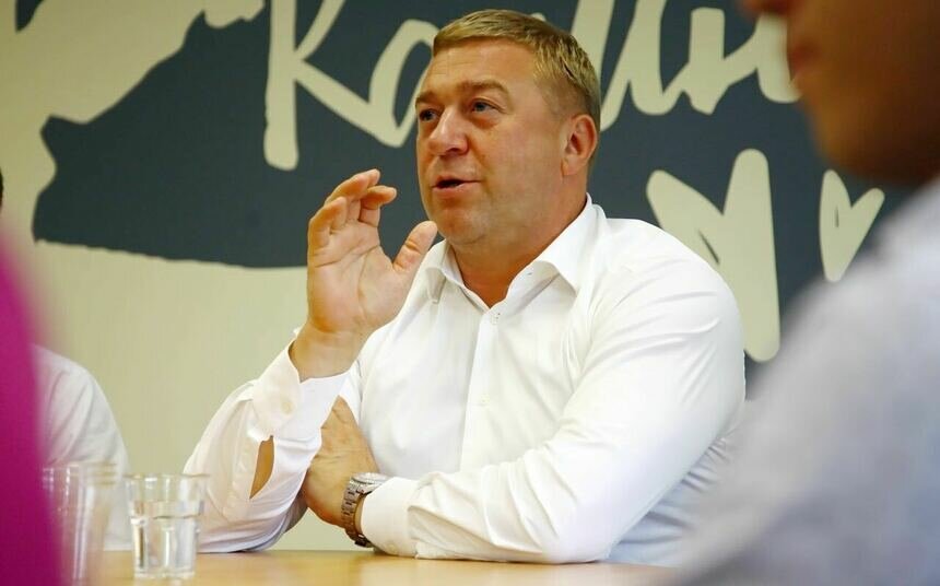О чём молодёжь расспросила Александра Ярошука - Новости Калининграда | Фото: "Клопс"