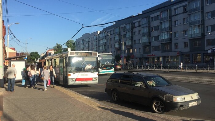 Эксперты отрицательно отнеслись к идее построить заездные карманы для автобусов в центре Калининграда - Новости Калининграда | Фото: Александр Подгорчук / «Клопс»