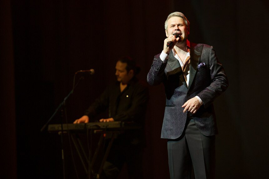 Известный шансонье поздравит калининградок накануне 8 Марта на сцене Дома искусств - Новости Калининграда