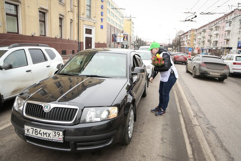 Цветочный патруль промчался в Калининграде - Новости Калининграда