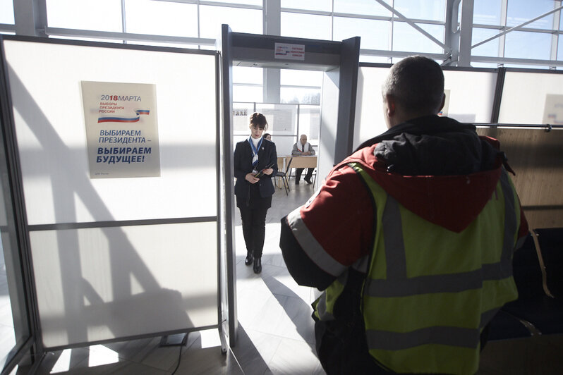 <div style="text-align: justify;">
	В воскресенье, 18 марта, корреспонденты &amp;quot;Клопс&amp;quot; наблюдали за тем, как проходят выборы в Калининграде и в области. Выборы президента-2018&amp;nbsp;<span style="color: rgb(51, 51, 51); font-family: Arial, Helvetica, sans-serif; font-size: 13px;">&amp;mdash; в фоторепортаже Александра Подгорчука.&amp;nbsp;</span></div>
