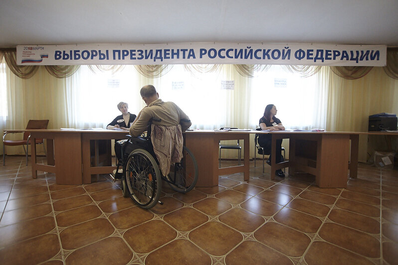 <div style="text-align: justify;">
	В воскресенье, 18 марта, корреспонденты &amp;quot;Клопс&amp;quot; наблюдали за тем, как проходят выборы в Калининграде и в области. Выборы президента-2018&amp;nbsp;<span style="color: rgb(51, 51, 51); font-family: Arial, Helvetica, sans-serif; font-size: 13px;">&amp;mdash; в фоторепортаже Александра Подгорчука.&amp;nbsp;</span></div>
