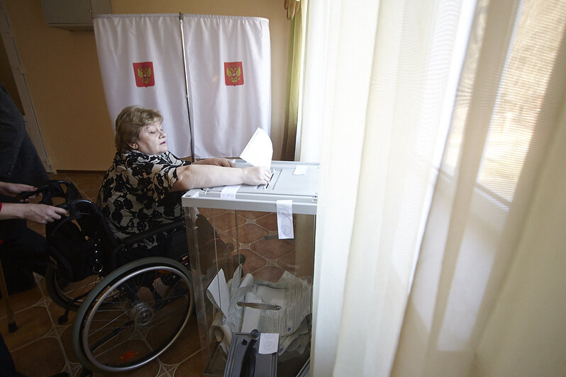 <div style="text-align: justify;">
	В воскресенье, 18 марта, корреспонденты &amp;quot;Клопс&amp;quot; наблюдали за тем, как проходят выборы в Калининграде и в области. Выборы президента-2018&amp;nbsp;<span style="color: rgb(51, 51, 51); font-family: Arial, Helvetica, sans-serif; font-size: 13px;">&amp;mdash; в фоторепортаже Александра Подгорчука.&amp;nbsp;</span></div>
