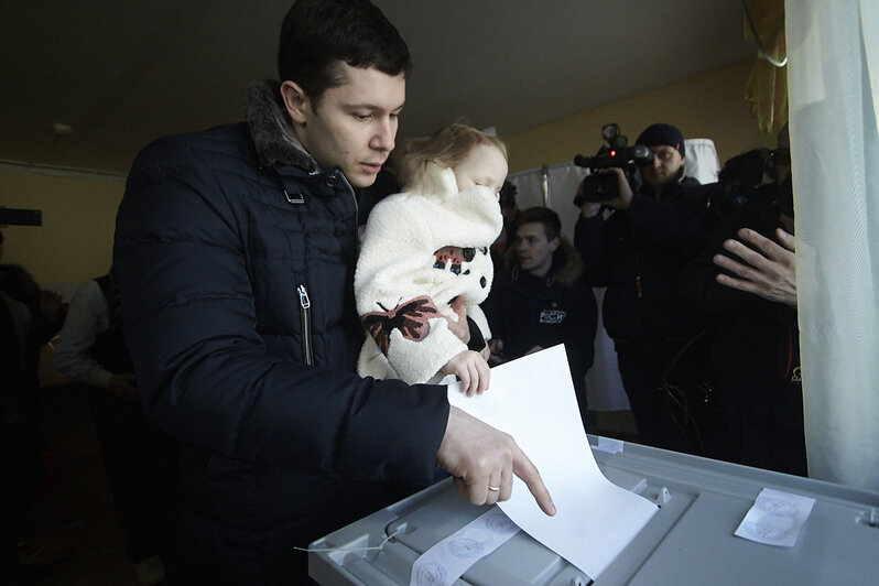 <div style="text-align: justify;">
	В воскресенье, 18 марта, корреспонденты &amp;quot;Клопс&amp;quot; наблюдали за тем, как проходят выборы в Калининграде и в области. Выборы президента-2018&amp;nbsp;<span style="color: rgb(51, 51, 51); font-family: Arial, Helvetica, sans-serif; font-size: 13px;">&amp;mdash; в фоторепортаже Александра Подгорчука.&amp;nbsp;</span></div>
