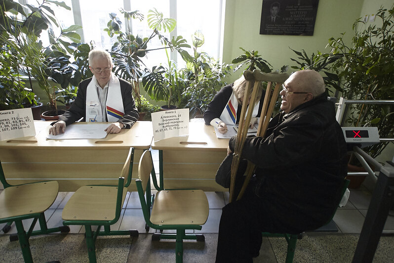 <div style="text-align: justify;">
	В воскресенье, 18 марта, корреспонденты &amp;quot;Клопс&amp;quot; наблюдали за тем, как проходят выборы в Калининграде и в области. Выборы президента-2018&amp;nbsp;<span style="color: rgb(51, 51, 51); font-family: Arial, Helvetica, sans-serif; font-size: 13px;">&amp;mdash; в фоторепортаже Александра Подгорчука.&amp;nbsp;</span></div>
