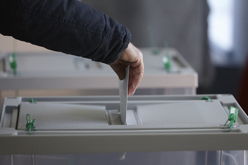 <div style="text-align: justify;">
	В воскресенье, 18 марта, корреспонденты &amp;quot;Клопс&amp;quot; наблюдали за тем, как проходят выборы в Калининграде и в области. Выборы президента-2018&amp;nbsp;<span style="color: rgb(51, 51, 51); font-family: Arial, Helvetica, sans-serif; font-size: 13px;">&amp;mdash; в фоторепортаже Александра Подгорчука.&amp;nbsp;</span></div>
