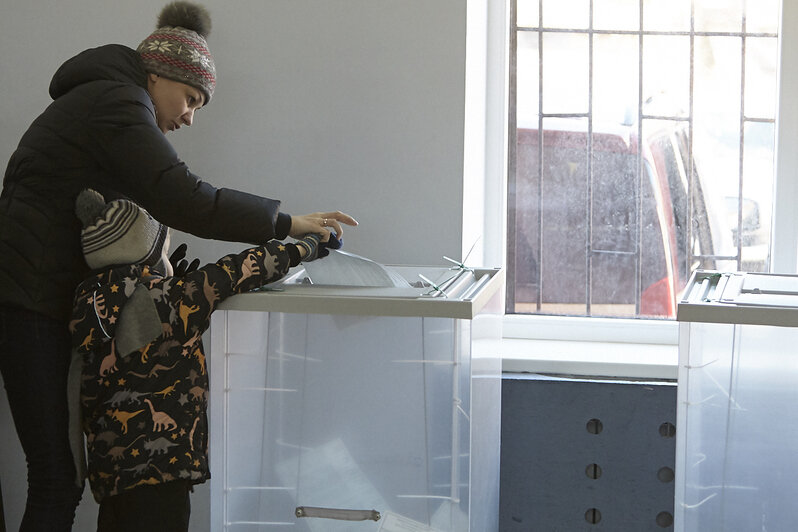 <div style="text-align: justify;">
	В воскресенье, 18 марта, корреспонденты &amp;quot;Клопс&amp;quot; наблюдали за тем, как проходят выборы в Калининграде и в области. Выборы президента-2018&amp;nbsp;<span style="color: rgb(51, 51, 51); font-family: Arial, Helvetica, sans-serif; font-size: 13px;">&amp;mdash; в фоторепортаже Александра Подгорчука.&amp;nbsp;</span></div>
