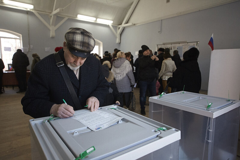 <div style="text-align: justify;">
	В воскресенье, 18 марта, корреспонденты &amp;quot;Клопс&amp;quot; наблюдали за тем, как проходят выборы в Калининграде и в области. Выборы президента-2018&amp;nbsp;<span style="color: rgb(51, 51, 51); font-family: Arial, Helvetica, sans-serif; font-size: 13px;">&amp;mdash; в фоторепортаже Александра Подгорчука.&amp;nbsp;</span></div>
