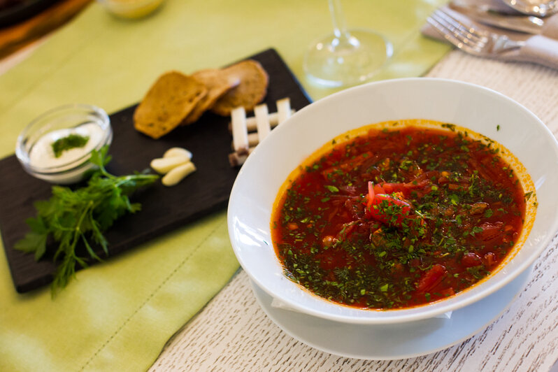 Мясо в дровяном тандыре, зажигательный ведущий, фейерверк и многое другое: отмечаем новогодний корпоратив в душевной атмосфере  - Новости Калининграда