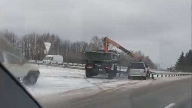 В Калининградской области восемь машин вылетели с трассы из-за гололёда (фото, видео)