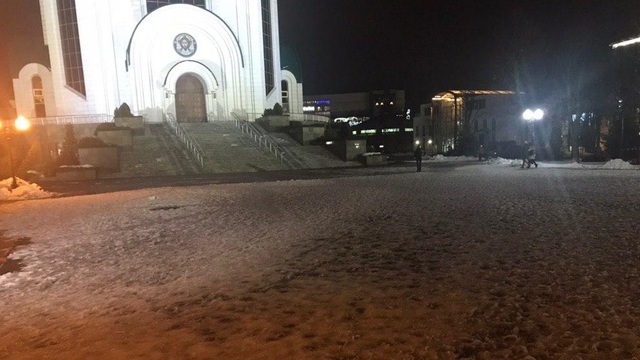 Возле храма на площади Победы из-за поломки техники перестали убирать снег (фото)