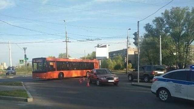 В Калининграде на ул. Суворова Mercedes сбил велосипедиста (фото)