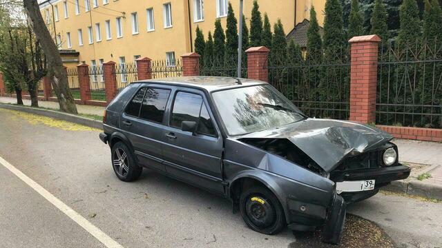 В Пионерском Volkswagen протаранил забор детского санатория (фото)