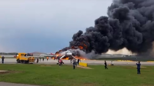 В СК назвали основные версии крушения самолёта в Шереметьево