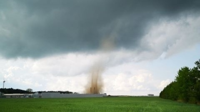 Над городом в Польше пронёсся смерч (фото, видео)