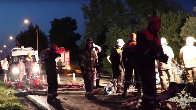 Опубликовано видео с места ДТП под Советском, где Mercedes протаранил дом