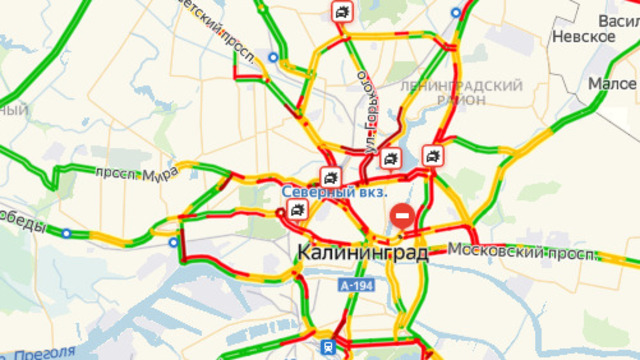 Час пик и пять ДТП: центр Калининграда встал в восьмибалльных пробках