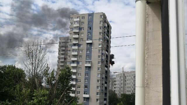 На Судостроительной загорелась жилая многоэтажка (фото, видео, обновлено)