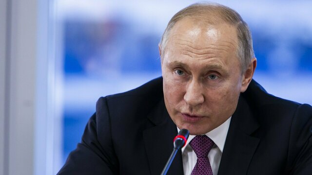 Опрос: более половины россиян после 2024 года хотели бы видеть президентом Путина  