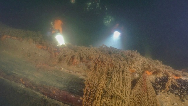 На дне Балтийского моря нашли остатки затонувшей баржи и деревянного судна (фото)