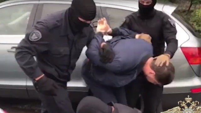 В Светлом задержали мужчину, который поджёг дом и автомобиль (видео)