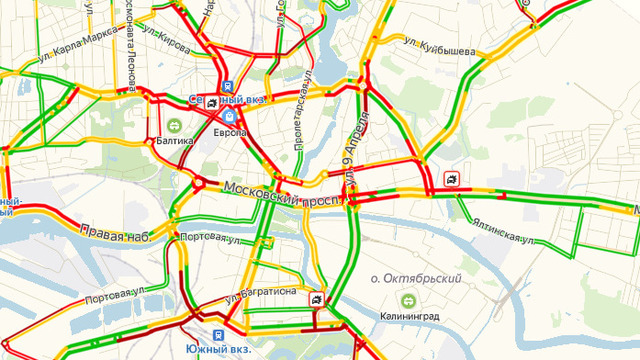 Четыре ДТП в час пик: центр Калининграда встал в девятибалльных пробках  