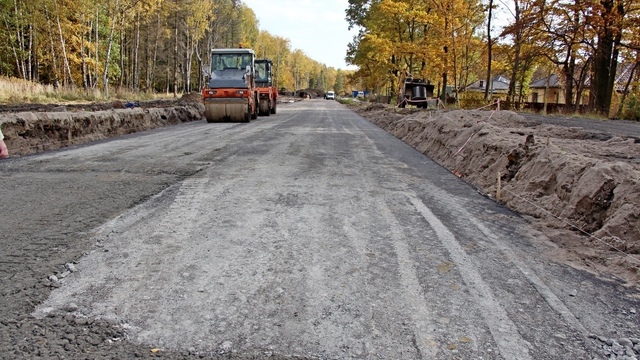 На участке новой дороги от Окружной до Чкаловска уложили асфальт (фото)