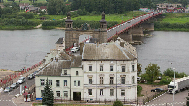 Блогер Илья Варламов прокомментировал решение снести дом у моста королевы Луизы в Советске