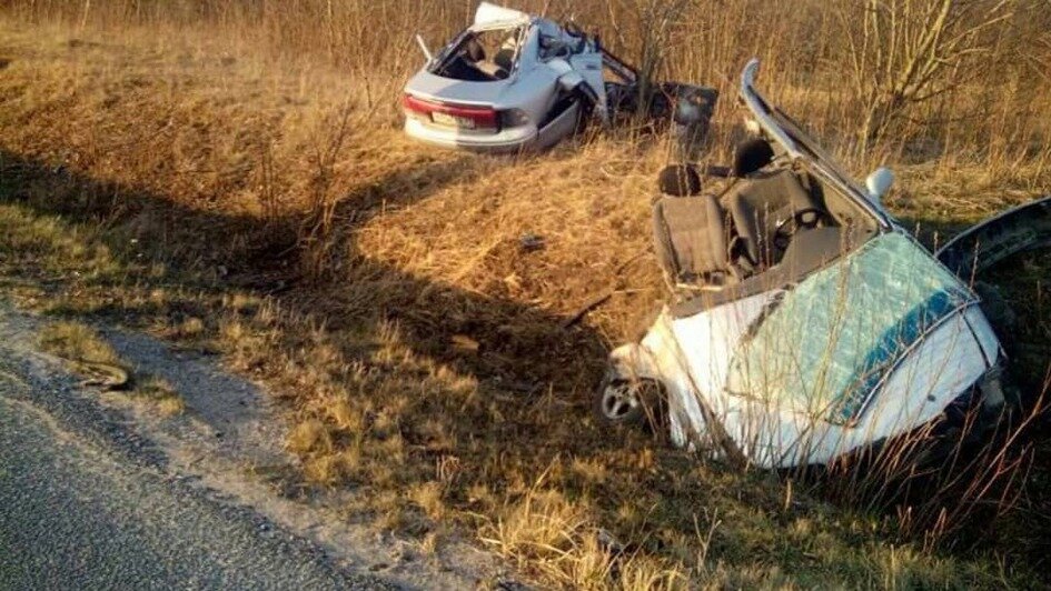 В Багратионовском районе Mazda разорвало на две части от столкновения с деревом (фото) - Новости Калининграда | Фото: gibdd39 / Instagram