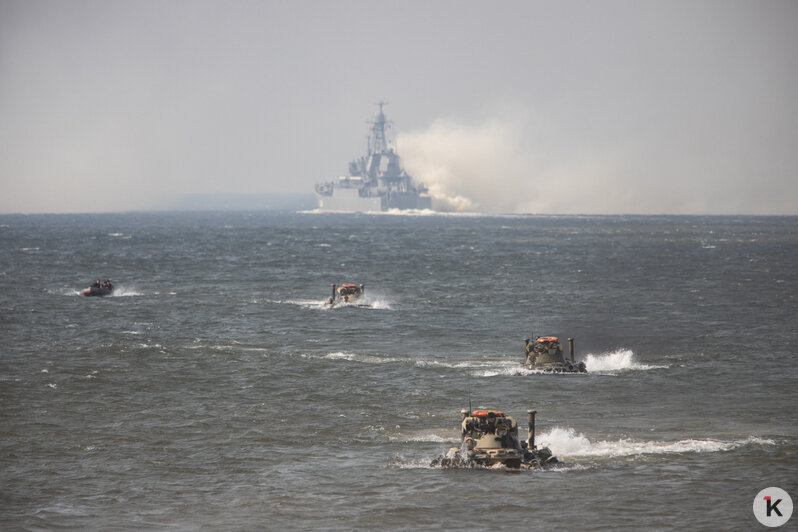 Балтфлот провёл учения по высадке морского десанта на полигоне Хмелёвка (фоторепортаж) - Новости Калининграда