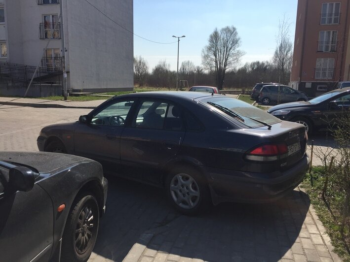 "Водитель, ты судак": в Московском районе припаркованная Mazda перегородила тротуар - Новости Калининграда | Фото: очевидец