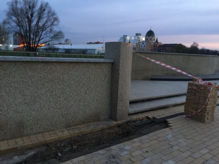 В Калининграде ремонтируют набережную Трибуца (фото) - Новости Калининграда | Фото: читатель "Клопс"