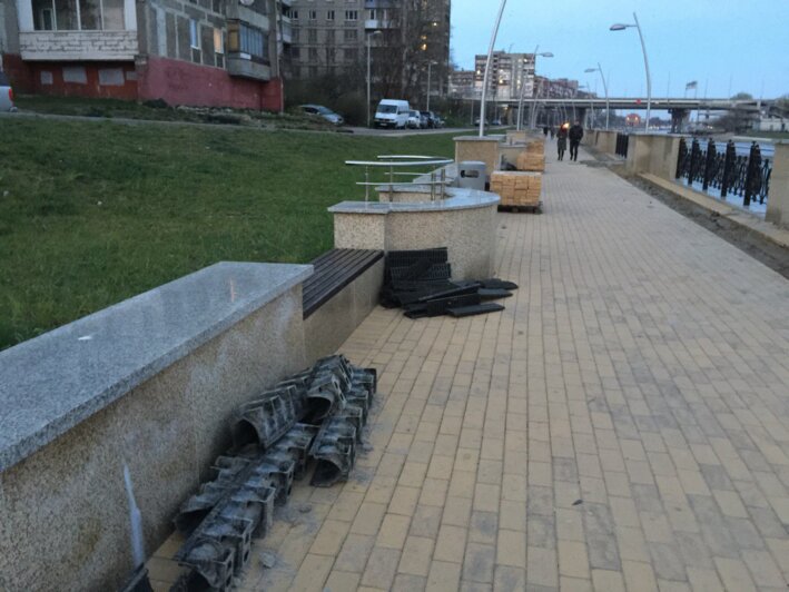 В Калининграде ремонтируют набережную Трибуца (фото) - Новости Калининграда | Фото: читатель "Клопс"