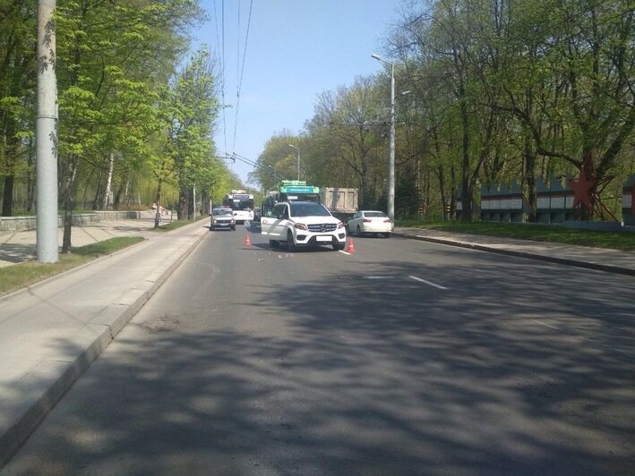 На Гвардейском проспекте Mercedes сбил пьяного пешехода (фото) - Новости Калининграда | Фото: пресс-служба УМВД России по Калининградской области