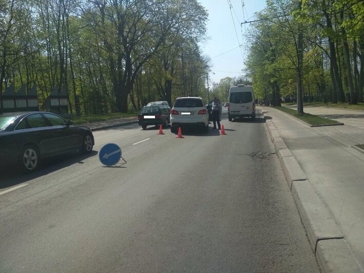 На Гвардейском проспекте Mercedes сбил пьяного пешехода (фото) - Новости Калининграда | Фото: пресс-служба УМВД России по Калининградской области