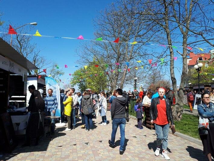 Бургер с крабом, пряная килька в кляре: чем удивляет Фиштиваль в Зеленоградске - Новости Калининграда