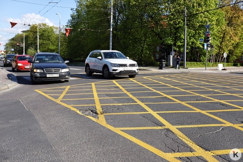 В Калининграде впервые нанесли "вафельную" разметку (фото) - Новости Калининграда | Александр Подгорчук / &quot;Клопс&quot;