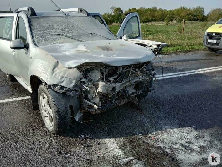 Под Гурьевском в лобовом столкновении с Renault пострадал водитель Mercedes (фото) - Новости Калининграда | Фото очевидца